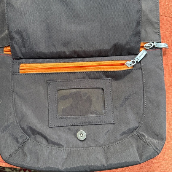 Baggalini Two-Tone cross body Shoulder Bag - Picture 3 of 9